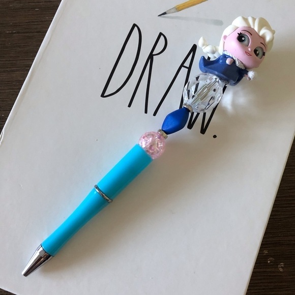 Disney Doorables: Frozen: Elisa handmade beaded pen - Picture 2 of 3
